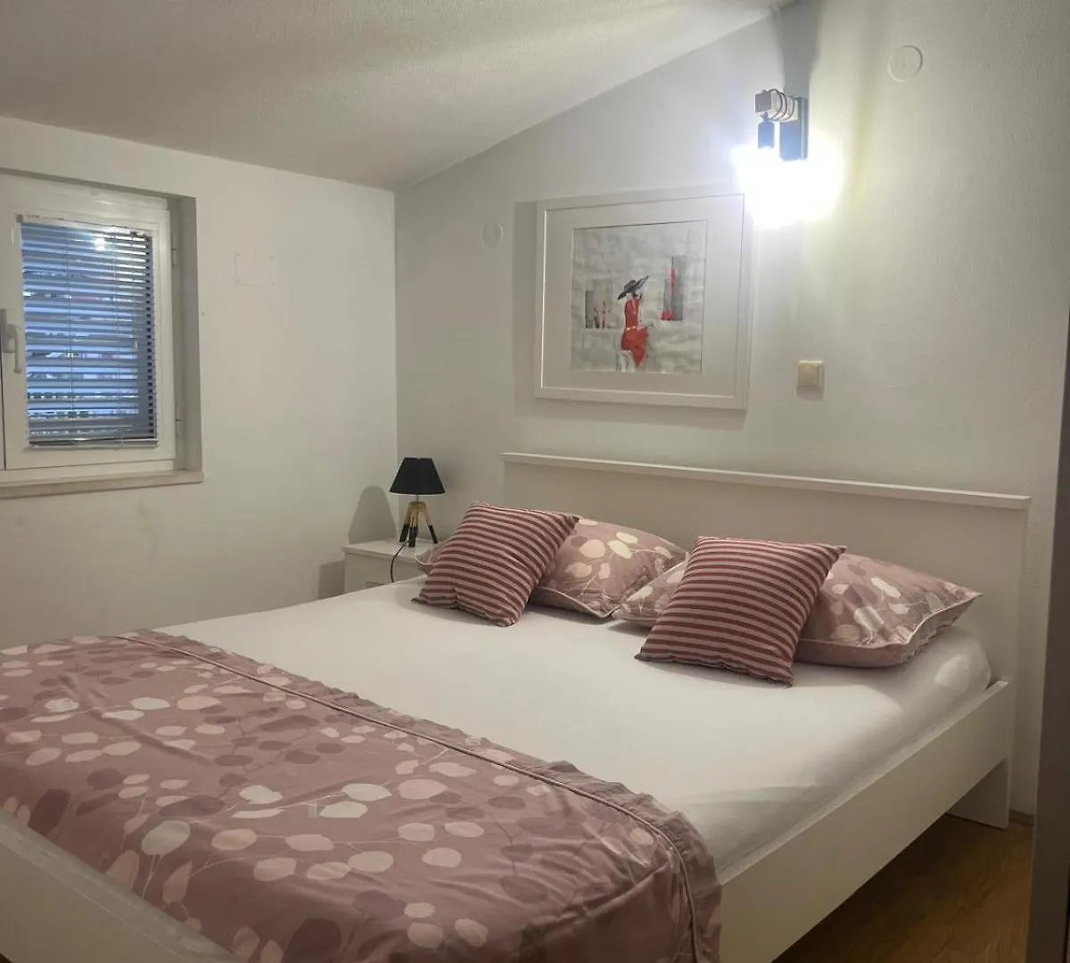 Apartments Kapetanovi Dvori Trogir 0*,  Croatia