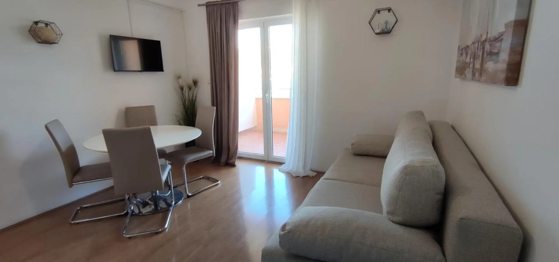 Apartments Kapetanovi Dvori Trogir 0*,  Croatia