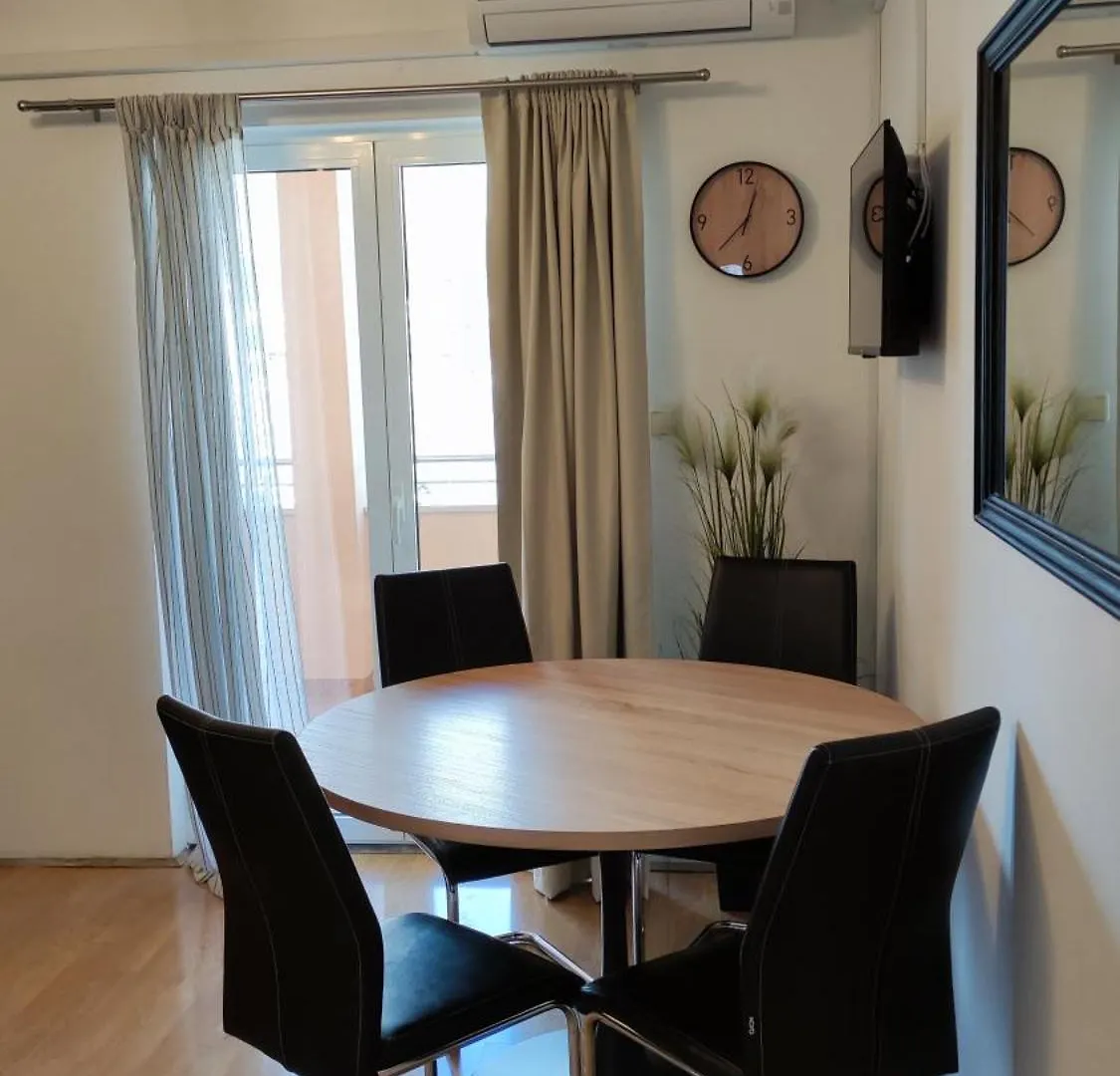 Apartments Kapetanovi Dvori Trogir 0*,