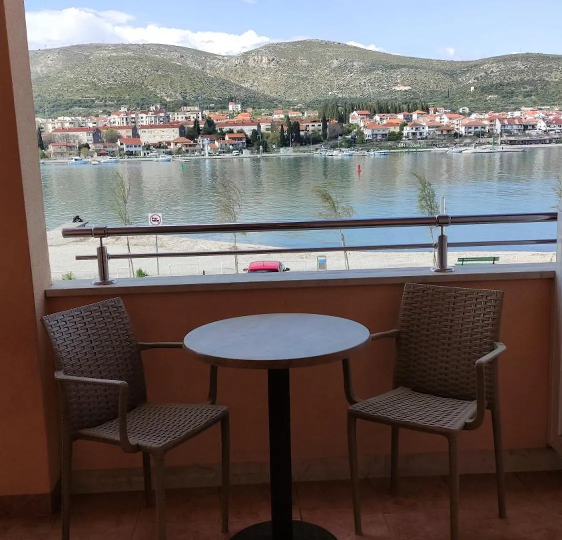Apartments Kapetanovi Dvori Trogir 0*,