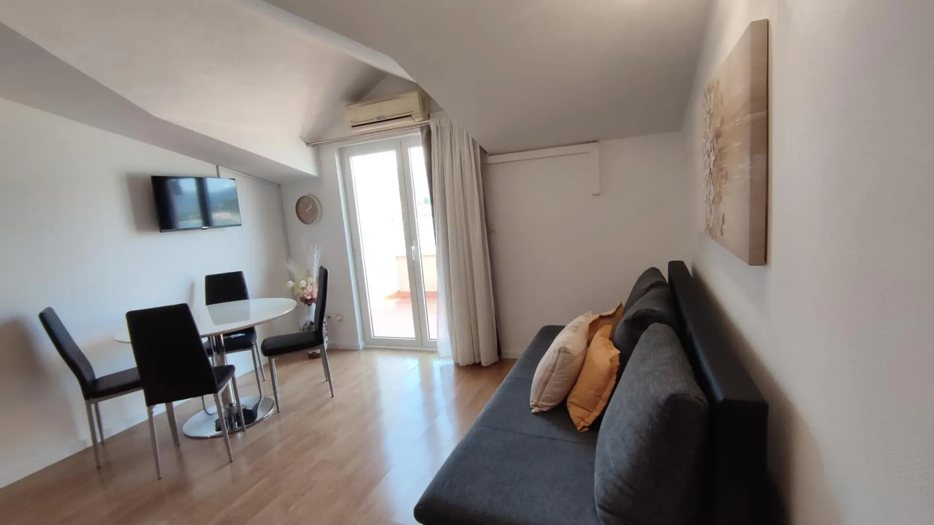 Apartments Kapetanovi Dvori Trogir 0*,