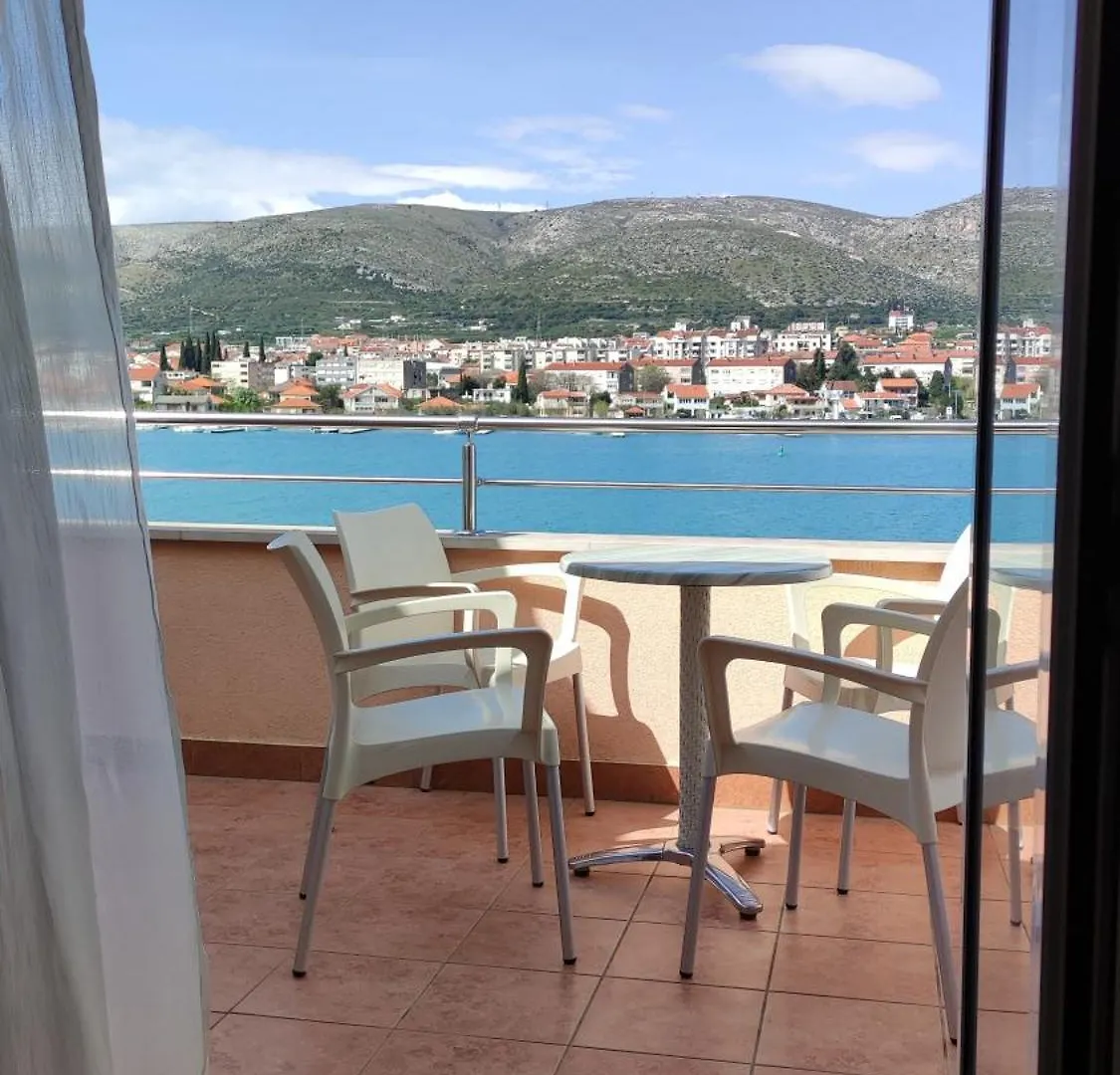 Apartments Kapetanovi Dvori Trogir 0*,  Croatia