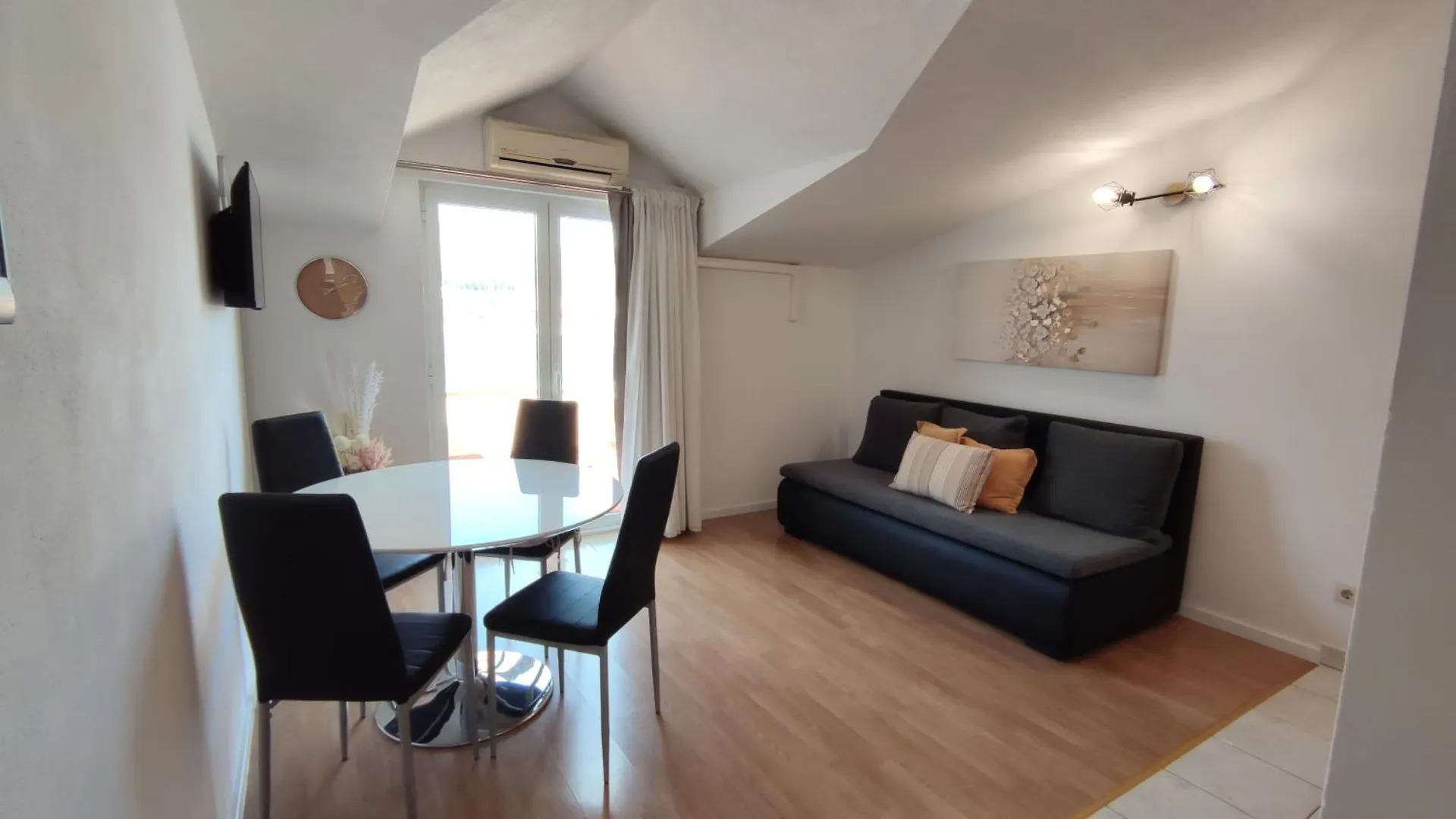 Apartments Kapetanovi Dvori Trogir 0*,  Croatia
